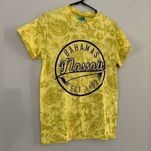 NWT Nassau Bahamas Turtle Starfish Hawaiian T-shirt Yellow Patterned Size S